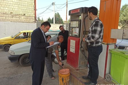 بازرسی کارشناسان اداره استاندارد از جایگاه های عرضه سوخت