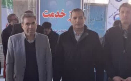 برپایی میز خدمت شرکت توزیع برق استان کرمانشاه در مسجد جامع